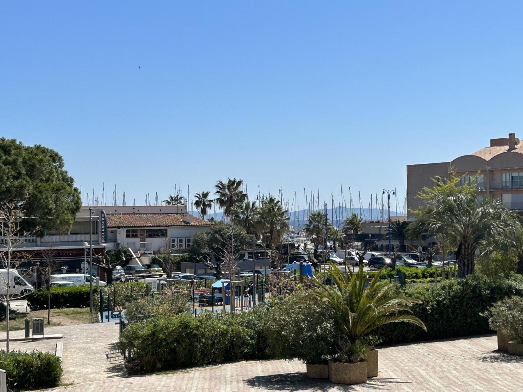 Holidays Hyères Szoba fotó